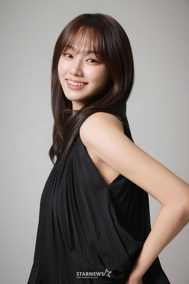 tvN 드라마 '내일도 출근'의 배우 강미나가 29일 진행된 라운드 인터뷰를 위해 포즈를 취하고 있다. /사진제공=스토리제이컴퍼니 2026.07.29 /사진=이동훈 photoguy@