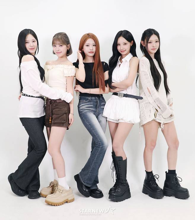 걸그룹 리센느(RESCENE) 메이, 원이, 리브, 미나미, 제나가 스타뉴스와의 인터뷰를 위해 포즈를 취하고 있다. /2026.07.01 /사진=이동훈 photoguy@
