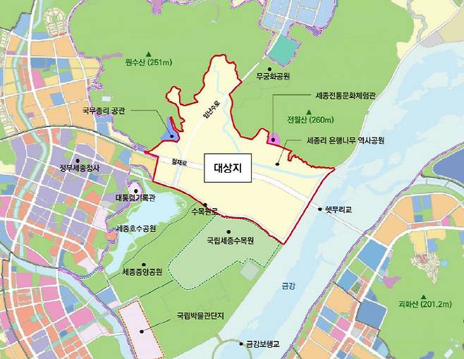 세종시가 다른 도시와 동일한 기본 기능을 갖추기까지는 상당한 시일이 불가피하다. 행정수도 면모를 강화할 기능들부터 조속한 이전이 급선무다. 사진은 대통령실과 국회 등이 들어설 국가상징구역 위치도와 정부세종청사. (사진=행복청 제공)