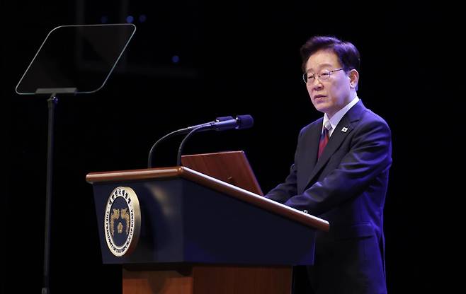 이재명 대통령이 15일 서울 세종문화회관에서 열린 제81주년 광복절 경축식에서 경축사를 하고 있다. 청와대사진기자단