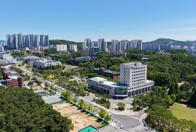 충북대학교 전경.