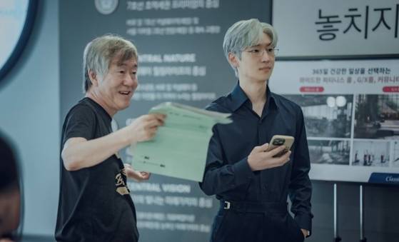 JTBC '협상의 기술' 촬영장의 안판석. 함께 일하는 사람을 성장시키는 리더였다. 사진 JTBC 제공