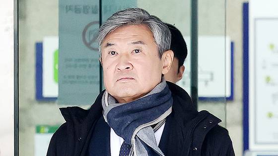 조태용 전 국가정보원장이 지난해 11월 11일 오후 서울중앙지방법원에서 열린 구속 전 피의자 심문(영장실질심사)를 마치고 법원을 떠나고 있다. 장진영 기자