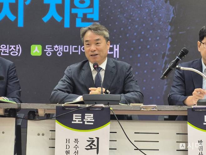 최태복 HD현대중공업 특수선사업부 상무가 19일 오전 서울 여의도 국회의원회관에서 열린 '방산 스케일업 과제: 기술인재 활용과 패키지 지원' 제하의 토론회에서 숙연 인력과 지원 제도 지원을 강조했다. /사진=지선우 기자