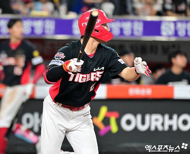 18일 오후 대전 한화생명 볼파크에서 열린 '2026 신한 SOL Bank KBO리그' KIA 타이거즈와 한화 이글스의 경기, 9회초 KIA 정현창이 좌중간 안타를 날리고 있다. 대전, 김한준 기자