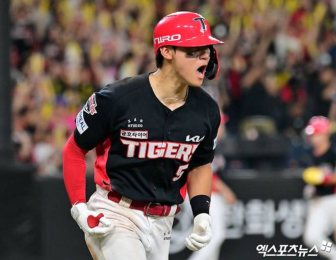 19일 오후 대전 한화생명 볼파크에서 열린 '2026 신한 SOL Bank KBO리그' KIA 타이거즈와 한화 이글스의 경기, 9회초 1사 2,3루 KIA 김도영이 스리런 홈런을 날리고 있다. 대전, 김한준 기자