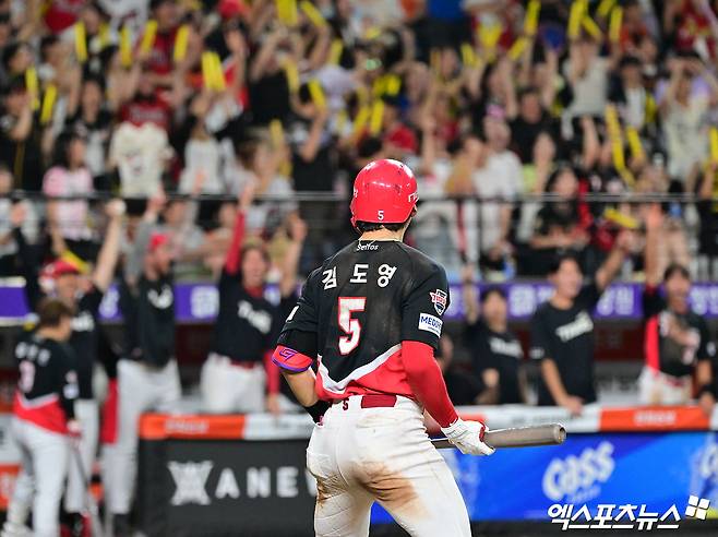19일 오후 대전 한화생명 볼파크에서 열린 '2026 신한 SOL Bank KBO리그' KIA 타이거즈와 한화 이글스의 경기, 9회초 1사 2,3루 KIA 김도영이 스리런 홈런을 날리고 있다. 대전, 김한준 기자