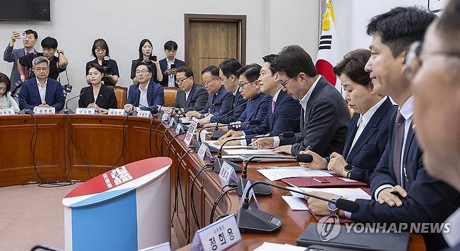 최고위원회의에서 발언하는 장동혁 대표 (서울=연합뉴스) 황광모 기자 = 국민의힘 장동혁 대표가 20일 국회에서 열린 최고위원회의에서 발언하고 있다. 2026.8.20 hkmpooh@yna.co.kr