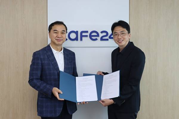 노수열 한국직업전문학교 대표(왼쪽), 김재은 카페24 비즈플랫폼팀 총괄팀장(오른쪽). (사진=카페24)