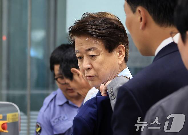 사업가에게서 수천만원대 뇌물과 불법 정치자금을 받은 혐의로 기소된 노웅래 전 더불어민주당 의원. 2026.7.22 ⓒ 뉴스1 이호윤 기자