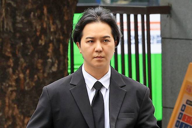검찰이 그룹 위너 송민호의 복무 관리 책임자에게 징역 1년을 구형했다. 뉴스1