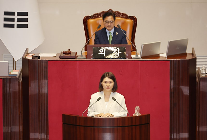 손솔 진보당 의원이 지난해 6월 27일 국회 본회의에서 발언하고 있다. 연합뉴스