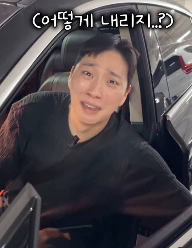 유튜버 박위가 일상 속 휠체어 생활의 어려움을 토로하고 있다. / 사진=박위 SNS