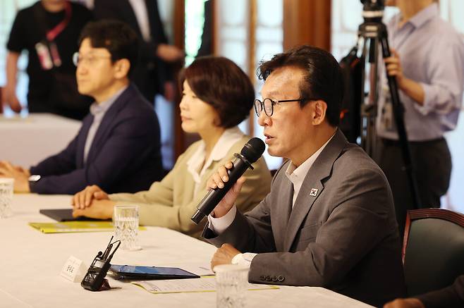 김민석 더불어민주당 대표가 23일 서울 종로구 삼청동 총리공관에서 열린 고위당정협의회에 참석해 발언하고 있다. ⓒ연합뉴스