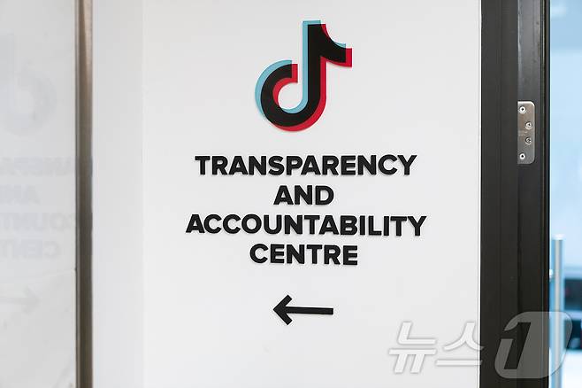 11일 싱가포르 틱톡 본사에 있는 '투명성 및 책임 센터'(TAC·Transparency and Accountability Center) 모습. ⓒ 뉴스1 이기범 기자