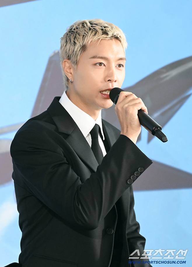 24일 서울 잠실 롯데월드타워 스카이31 컨벤션에서 열린 NCT 127 정규7집 'BLINGY' 발매 기념 기자간담회. 질문에 답하는 쟈니의 모습. 잠실=허상욱 기자wook@sportschosun.com/2026.08.24/