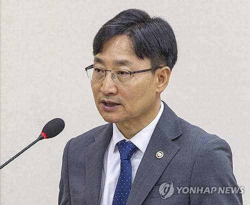 2025 회계연도 결산보고 하는 임광현 국세청장(서울=연합뉴스) 황광모 기자 = 임광현 국세청장이 20일 국회에서 열린 재정경제기획위원회 전체 회의에서 2025 회계연도 결산 보고를 하고 있다. 2026.8.20 hkmpooh@yna.co.kr