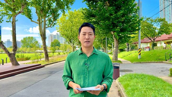 오세훈 서울시장이 24일 서울시에서 공개된 영상에서 용산공원 개발의 반대이유를 설명하고 있다. 사진 서울시