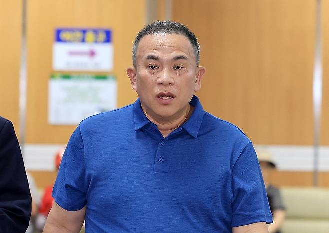 정치자금법 위반 혐의를 받는 '정치브로커' 명태균 씨가 지난달 13일 서울 서초구 서울중앙지방법원에서 열린 정치자금법 위반 사건 1심 선고에 출석하고 있다. 뉴스1