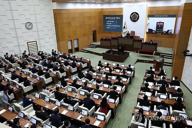 서울시의회 제339 임시회 1차 본회의 (서울=연합뉴스) 윤동진 기자 = 25일 서울시의회에서 제339 임시회 1차 본회의가 열리고 있다. 2026.8.25 mon@yna.co.kr
