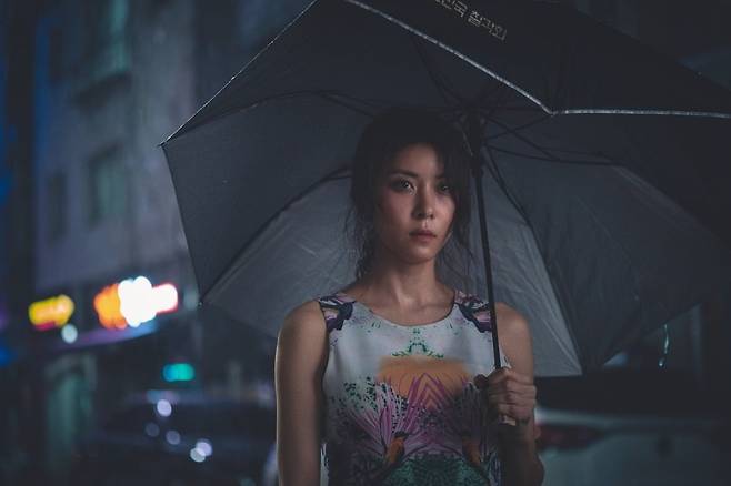 하지원이 '비광'에서 화려한 메이크업과 의상을 선보인다. / 사진제공=플레이그램, 콘텐츠지오