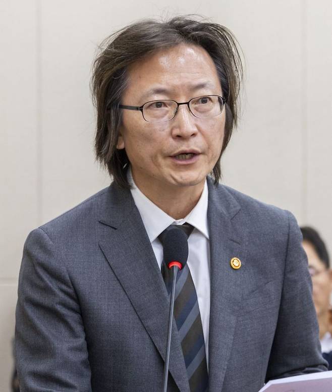 병기 공정거래위원장이 26일 국회에서 열린 정무위원회 전체 회의에 출석해 2025 회계연도 결산안 통과에 대한 인사말을 하고 있다. 연합뉴스.