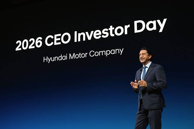 호세 무뇨스 현대차 대표이사 사장이 ‘2026 CEO 인베스터 데이’에서 중장기 사업 전략을 설명하고 있다. (사진=현대자동차)