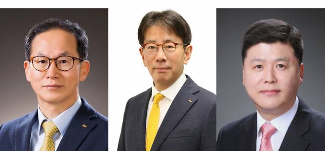 사진 왼쪽부터 양종희 KB금융 회장, 이재근 KB금융 부문장, 권광석 전 우리은행장