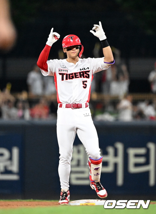 양키스+텍사스 관계자 몰려왔다...155km 밀어쳐 39호 스리런→커브 당겨쳐 적시 2루타....김도영 장타쇼, 최연소 40홈런 100타점 100득점 눈앞-2