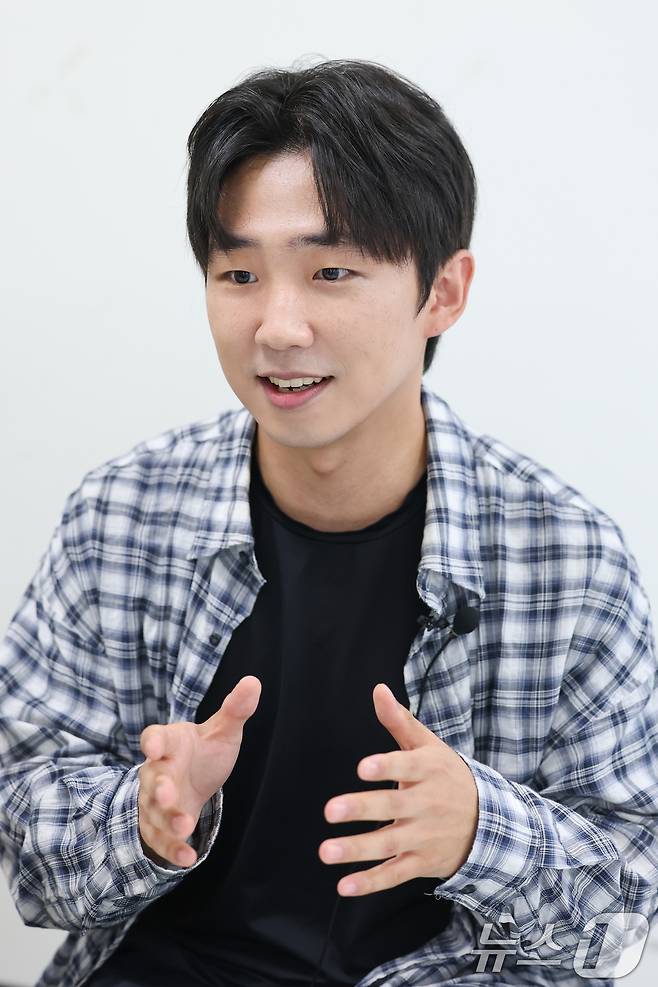 어린이 가족 뮤지컬 '나는 반딧불'에서 앙상블 스윙역을 맡은 배우 박용재가 18일 서울 동작구 드림스테이지 스튜디오에서 뉴스1과 인터뷰를 하고 있다. 2026.8.18 ⓒ 뉴스1 안은나 기자