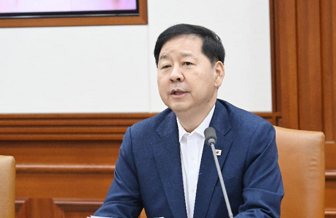 구윤철 부총리 겸 재정경제부 장관이 28일 서울 종로구 정부서울청사에서 열린 '비상경제본부 회의 겸 경제관계장관회의 겸 민생물가 특별관리 관계장관 TF'를 주재, 모두발언을 하고 있다. (재정경제부)