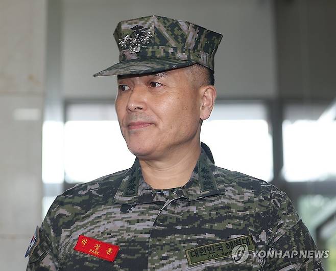 박정훈 수사단장, 순직해병특검 참고인 조사 출석 (서울=연합뉴스) 김도훈 기자 = 박정훈 해병대 수사단장이 참고인 조사를 받기 위해 4일 서울 서초구 순직해병특별검사팀에 출석하고 있다. 2025.9.4 superdoo82@yna.co.kr