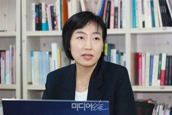 ▲최은경 AI드라마크리에이터협회 협회장이 8월21일 미디어오늘과 인터뷰하고 있다. 사진=미디어오늘