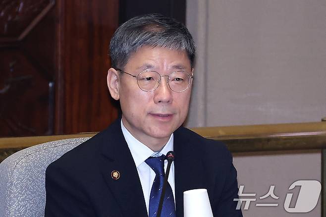 노경필 법원행정처장이 31일 서울 여의도 국회에서 열린 예산결산특별위원회 전체회의에서 의원 질의에 답변하고 있다. 2026.8.31 ⓒ 뉴스1 신웅수 기자