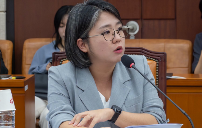 용혜인 성평등가족부 장관 후보자가 국회에서 열린 회의에서 발언하고 있다. (용혜인 페이스북)