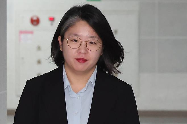 성평등가족부 장관 후보자로 지명된 용혜인 기본소득당 의원이 31일 오전 서울 여의도 국회 의원회관으로 출근하고 있다. 뉴스1