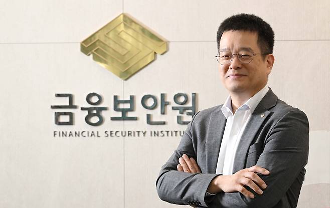 김성웅 금융보안원 금융AI보안연구소장이 27일 오후 서울 여의도 금융보안원 여의도지점에서 헤럴드경제와 인터뷰에 앞서 포즈를 취하고 있다. 이상섭 기자