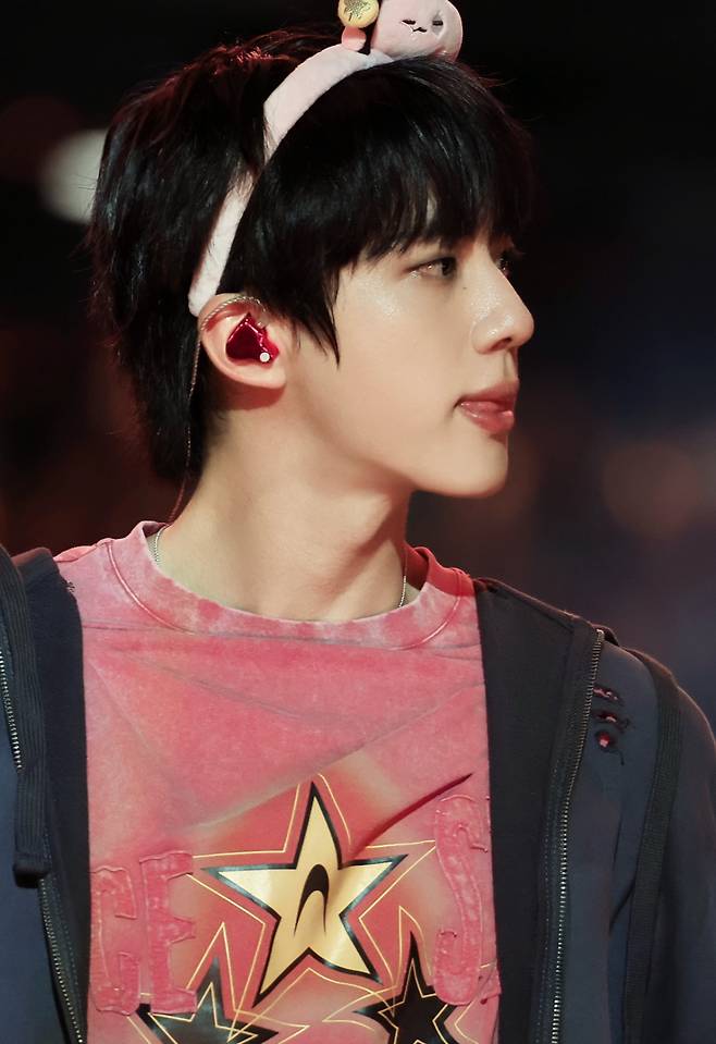 방탄소년단 진 시카고 콘서트 헤어밴드 '품절 대란'..'솔드아웃 킹' 위엄