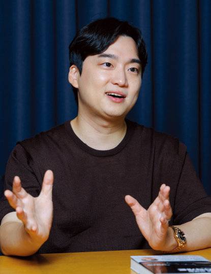 책 ‘인생을 바꾸는 투자학개론’을 쓴 한정수 연두컴퍼니 대표. 조영철 기자