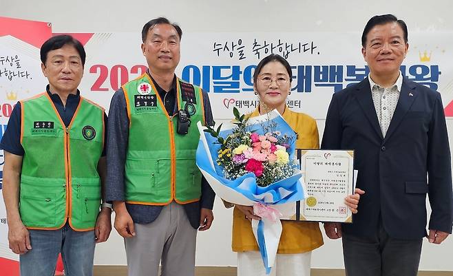 ◇태백시자원봉사센터(소장:권순주)는 지난 28일 임정희씨를 ‘이달의 태백봉사왕’으로 선정하고 시상했다.
