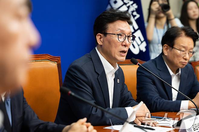 김민석 더불어민주당 대표가 31일 서울 여의도 국회에서 열린 메가성장 특별위원회 제1차 회의에서 발언하고 있다. 2026.8.31 ⓒ 뉴스1 유승관 기자