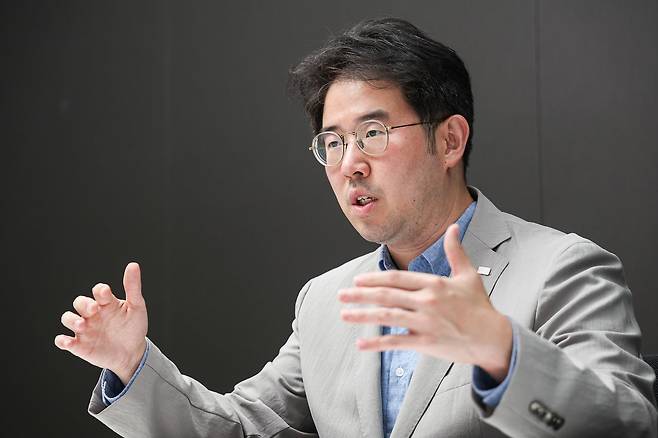 지난 10일 중앙일보와 만난 정한섭 미래에셋자산운용 글로벌리서치센터 본부장은 “가스터빈과 변압기 주요 업체들이 생산능력을 확대하고 있지만 전력 수요 증가 속도가 더 빠르다”며 “실제 공급 부족이 예상보다 오래 지속될 경우 실적이 추가로 개선될 여지도 남아 있다”고 말했다. 김경록 기자