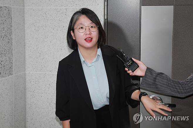 국회 의원회관으로 출근하는 용혜인 성평등가족부 장관 후보자 (서울=연합뉴스) 신현우 기자 = 성평등가족부 장관 후보자인 기본소득당 용혜인 원내대표가 지난달 31일 국회 의원회관 자신의 사무실로 출근하고 있다. 2026.8.31 nowwego@yna.co.kr