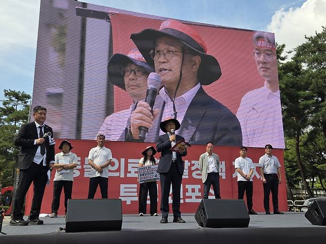 조제열 서울대 수의과대 학장이 '동물의료 말살 정책 저지 투쟁 선포식'에 참가해 개별 동물병원 진료비 공개 및 진료기록부 공개 법안에 대해 우려 입장을 표했다. ⓒ 뉴스1 한송아 기자