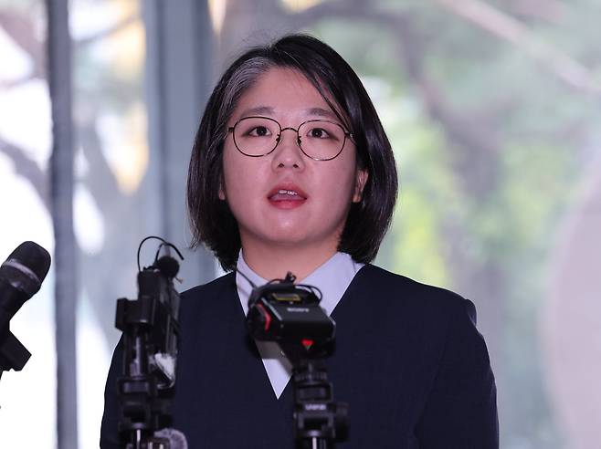 용혜인 성평등가족부 장관 후보자가 2일 오전 서울 서대문구 한국청소년활동진흥원에 마련된 인사청문회 준비사무실로 첫 출근하고 있다. /뉴스1