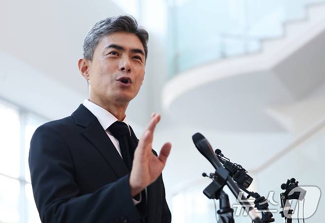 강신철 국방부 장관 후보자가 3일 오전 서울 용산구 국방컨벤션에 마련된 인사청문회 준비 사무실로 첫 출근하며 취재진의 질문에 답하고 있다. 2026.9.3 ⓒ 뉴스1 오대일 기자