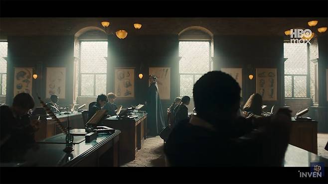 다시 호그와트로, HBO '해리포터와 마법사의 돌' 신규 트레일러 공개