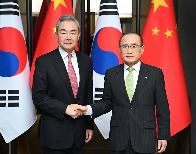 위성락 국가안보실장이 지난달 20일 왕이 중국 외교부장과 회담을 하고 있다. 청와대 제공