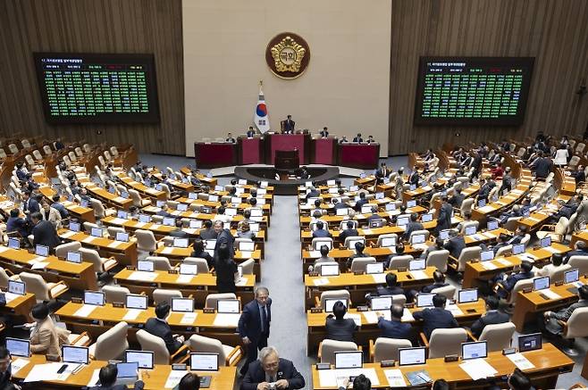 3일 국회에서 열린 제439회 국회 정기회 2차 본회의에서 국가정보원법 일부개정안이 표결을 통해 통과되고 있다. 이날 표결에서 조국혁신당과 진보당 의원들은 반대 표결을 했고, 여야 의원 40명도 기권을 했다. 2026.9.3 연합뉴스