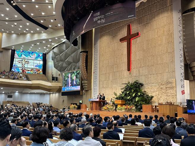매트 쿠이켄 샬럿제일장로교회 목사가 사례 발표를 하고 있다.